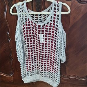 🥰 2 pc Grey cold shoulder sweater/ crimson tank top perfect for game day!